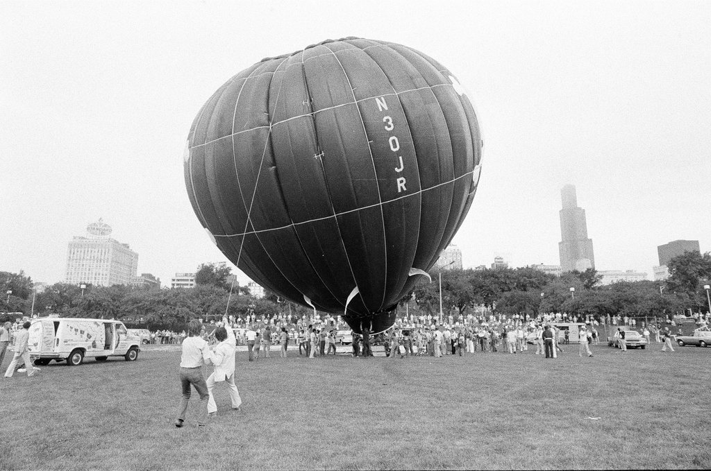 Hot air balloon race begins in Grant Park - Jerry Tomaselli for Chicago Sun-Times