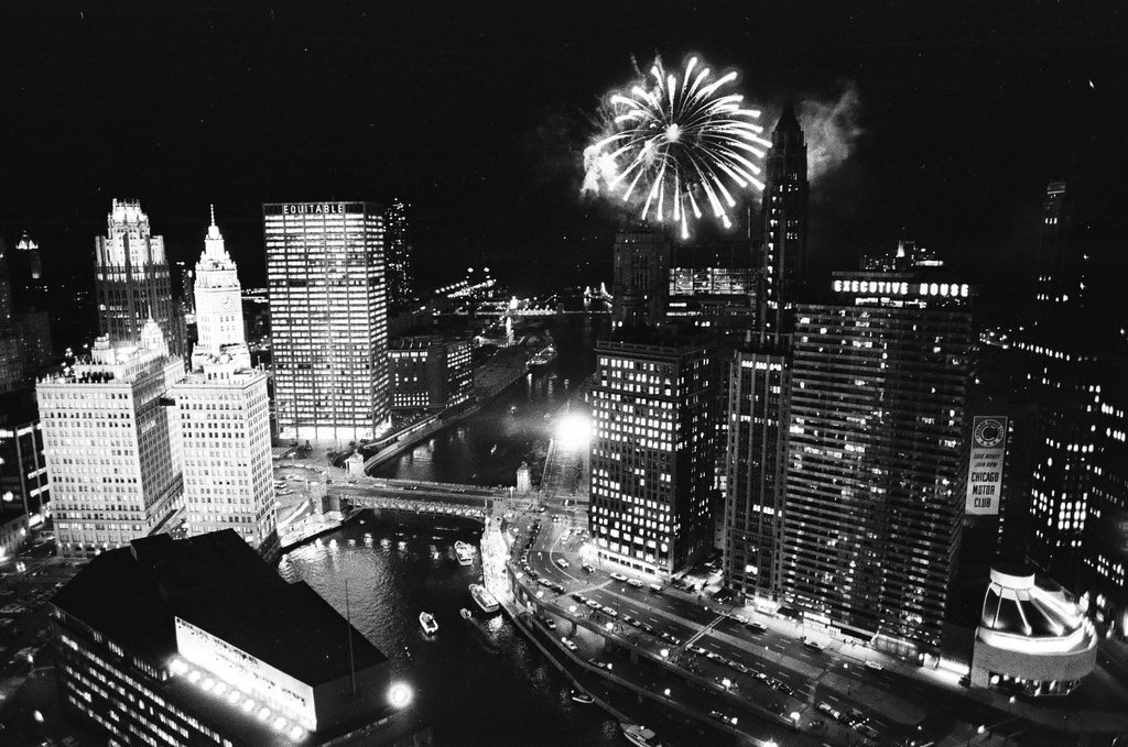 Fireworks over the Chicago River - Howard D. Simmons for Chicago Sun-Times