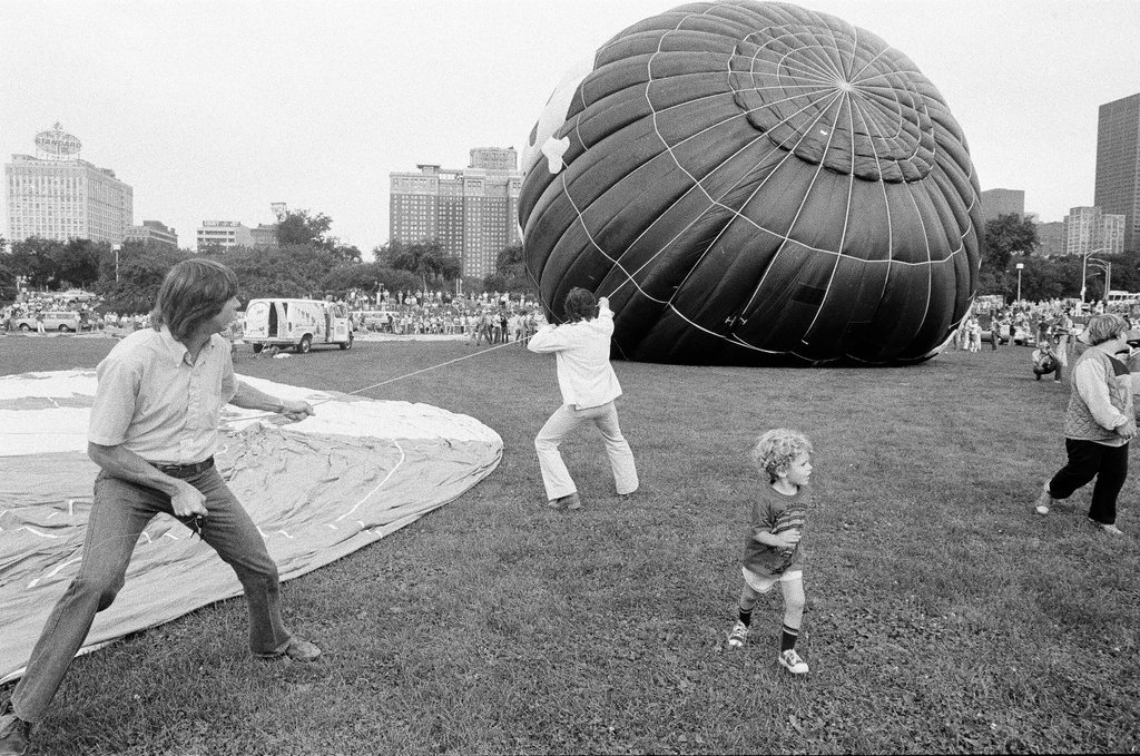 Hot air balloon race begins in Grant Park - Jerry Tomaselli for Chicago Sun-Times