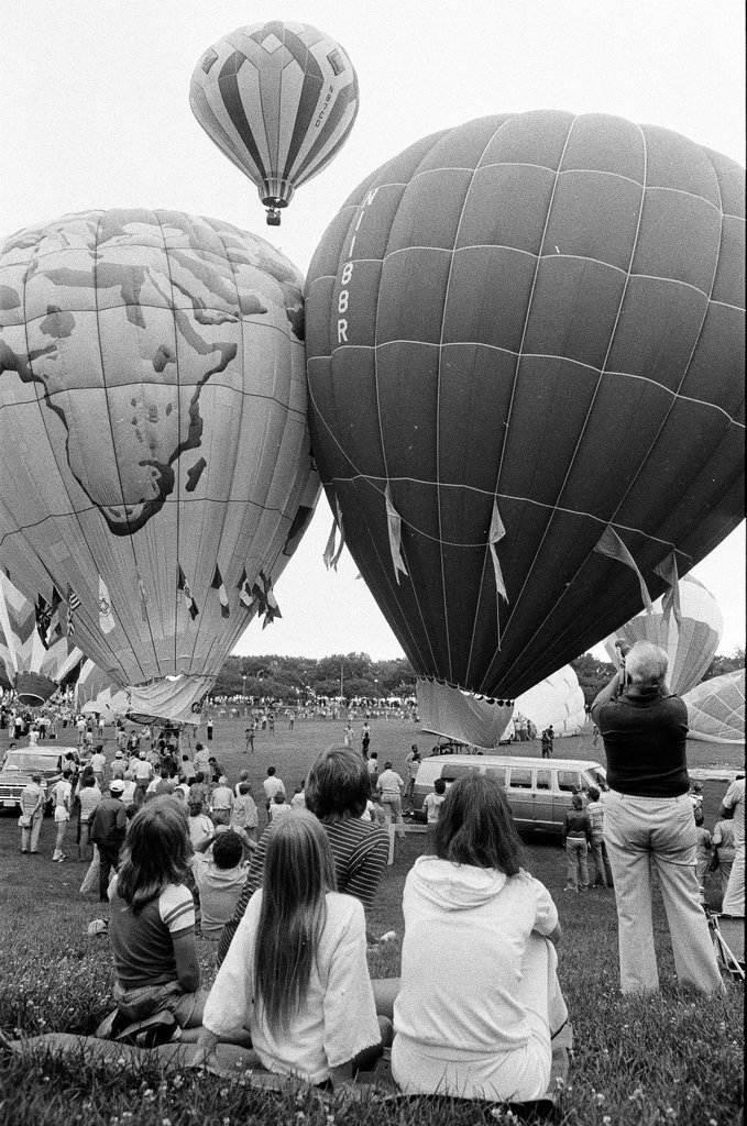 Hot air balloon race begins in Grant Park - Jerry Tomaselli for Chicago Sun-Times