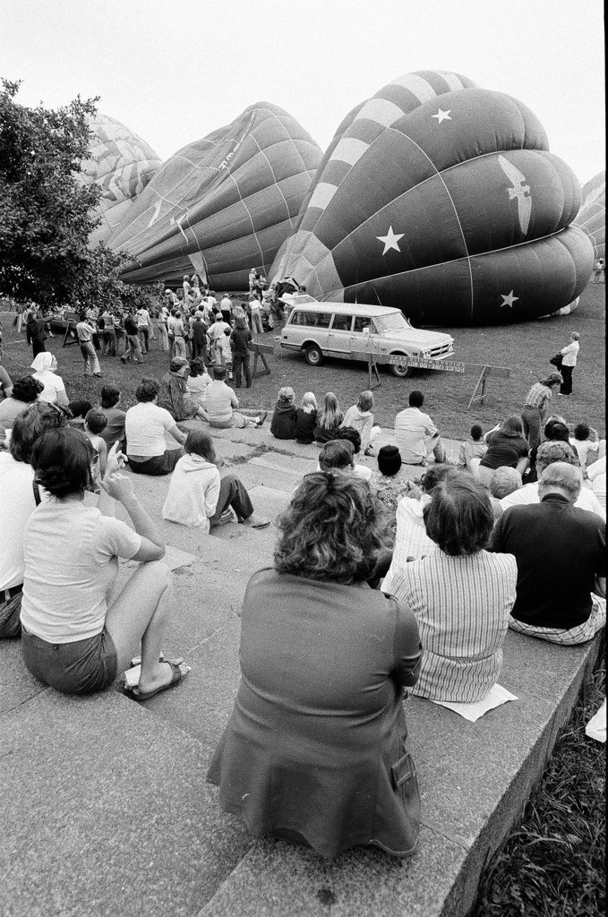 Hot air balloon race begins in Grant Park - Jerry Tomaselli for Chicago Sun-Times