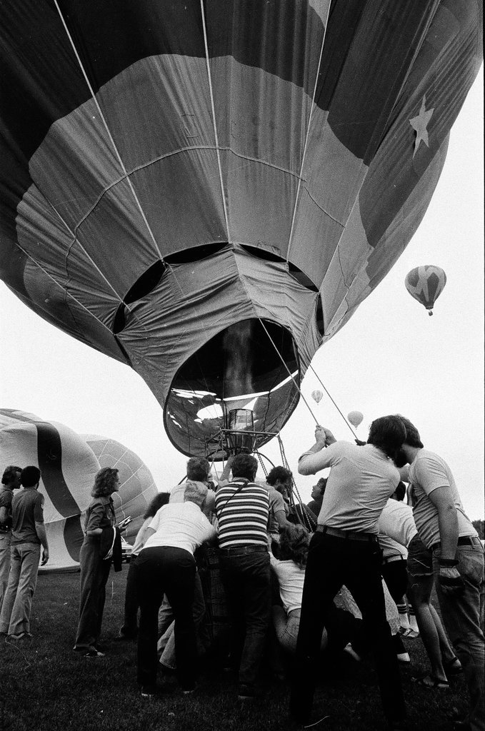 Hot air balloon race begins in Grant Park - Jerry Tomaselli for Chicago Sun-Times