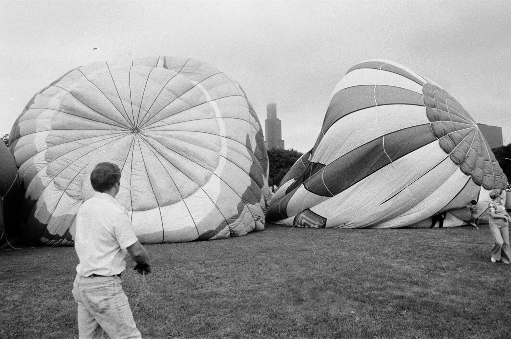 Hot air balloon race begins in Grant Park - Jerry Tomaselli for Chicago Sun-Times