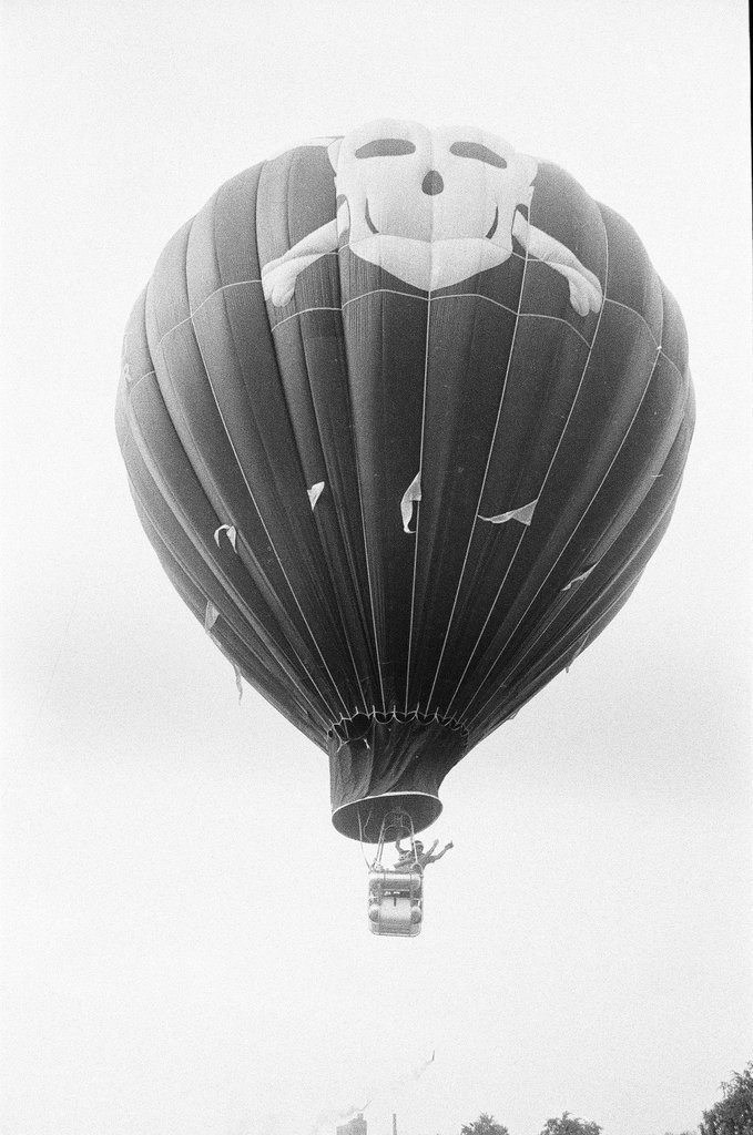 Hot air balloon race begins in Grant Park - Jerry Tomaselli for Chicago Sun-Times