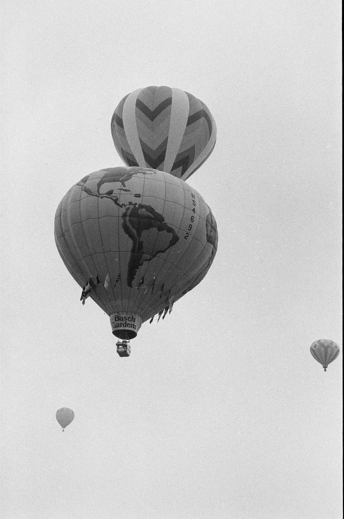 Hot air balloon race begins in Grant Park - Jerry Tomaselli for Chicago Sun-Times