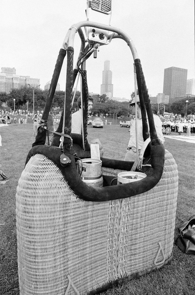 Hot air balloon race begins in Grant Park - Jerry Tomaselli for Chicago Sun-Times