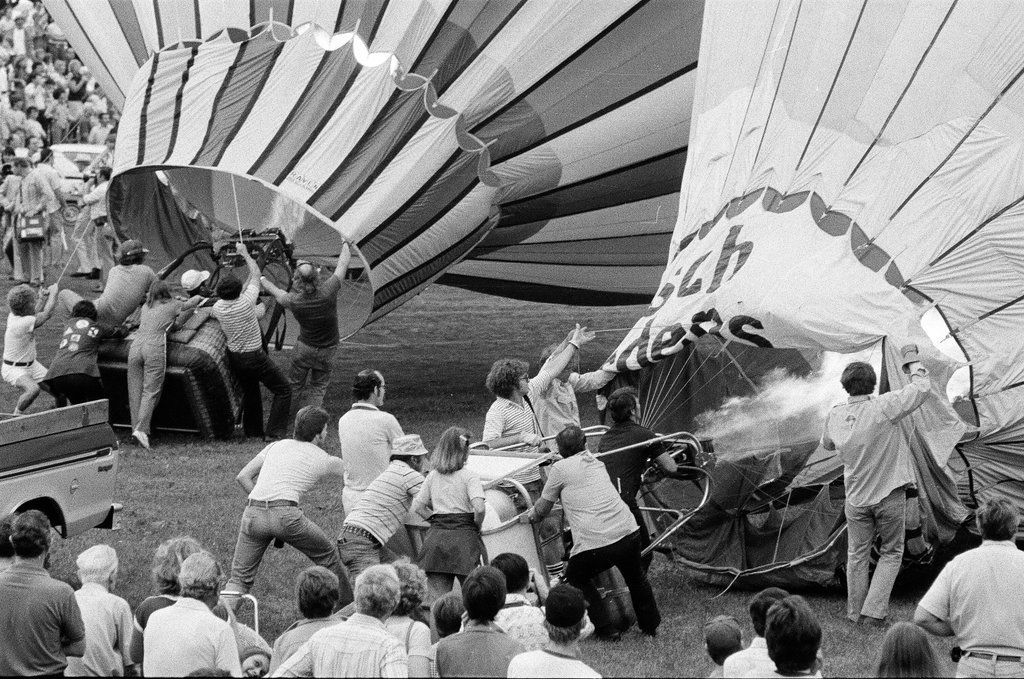 Hot air balloon race begins in Grant Park - Jerry Tomaselli for Chicago Sun-Times
