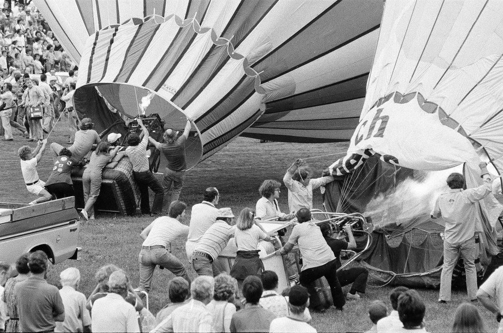 Hot air balloon race begins in Grant Park - Jerry Tomaselli for Chicago Sun-Times