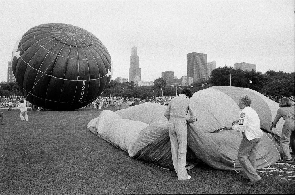 Hot air balloon race begins in Grant Park - Jerry Tomaselli for Chicago Sun-Times