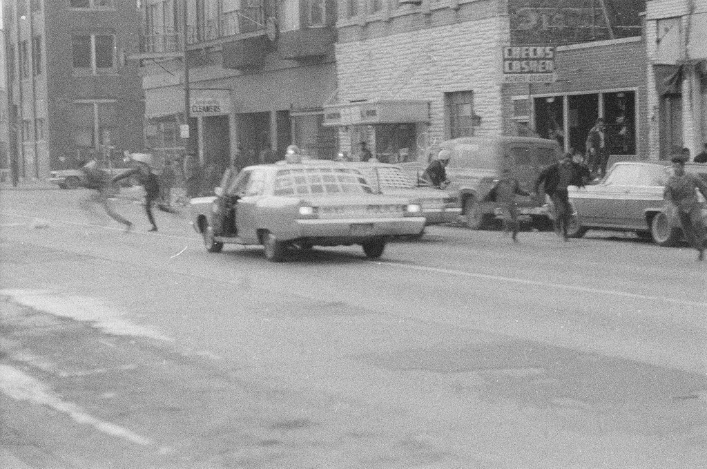 Rioting in Cabrini-Green - Chicago Sun-Times