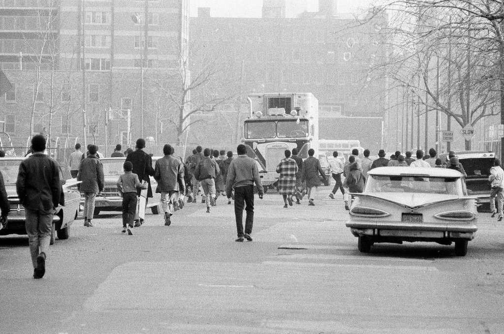 Rioting in Cabrini-Green - Chicago Sun-Times