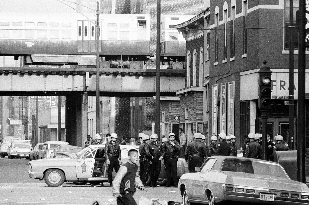 Rioting in Cabrini-Green - Chicago Sun-Times