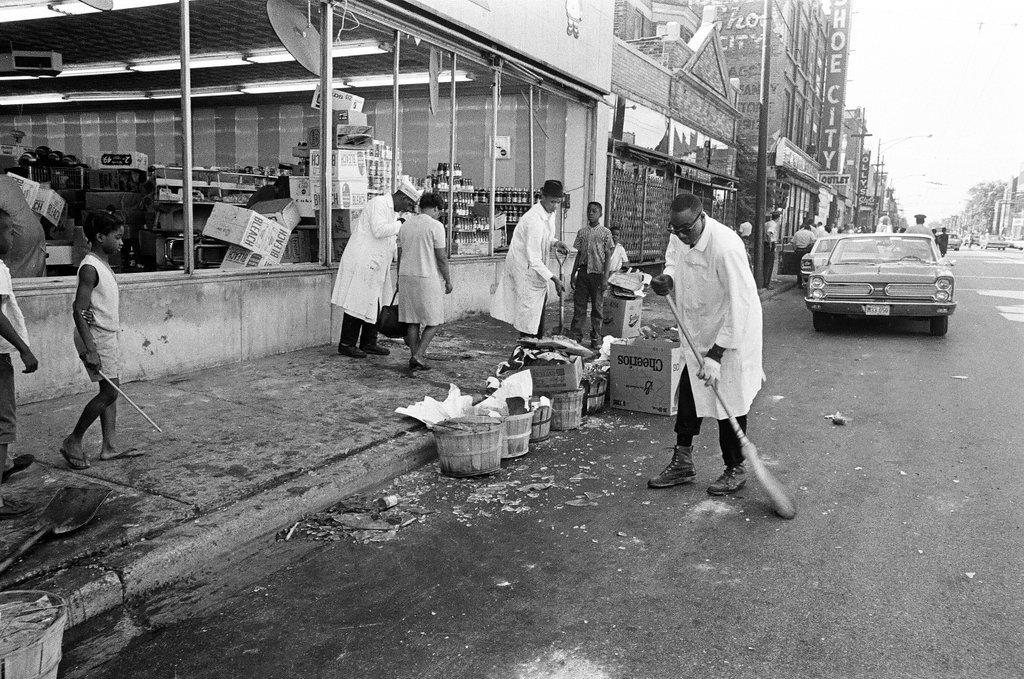 Cleanup after 1966 West Side uprising - Chicago Sun-Times