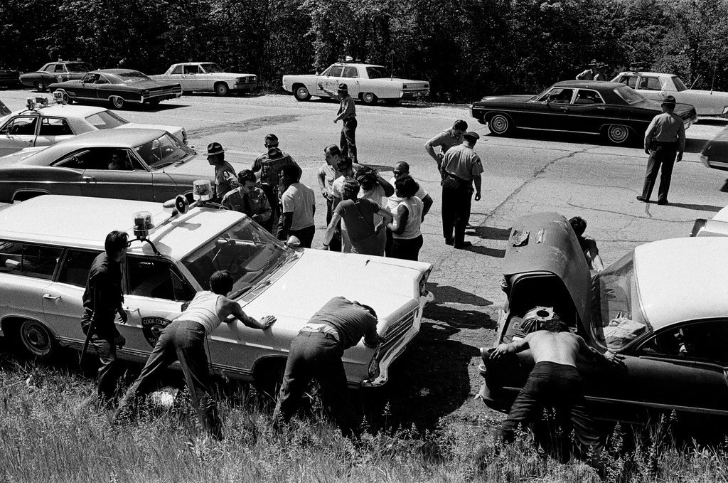Teenagers fight on Maple Street - Chicago Sun-Times