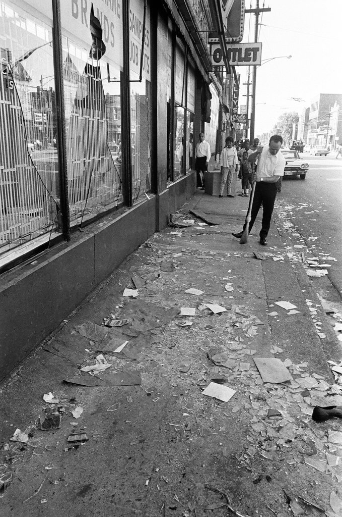 Cleanup after 1966 West Side uprising - Chicago Sun-Times