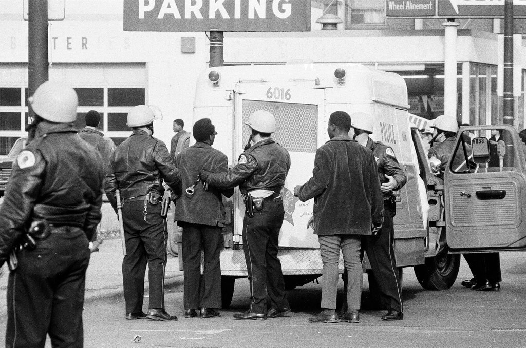 Rioting in West Garfield Park - Chicago Sun-Times