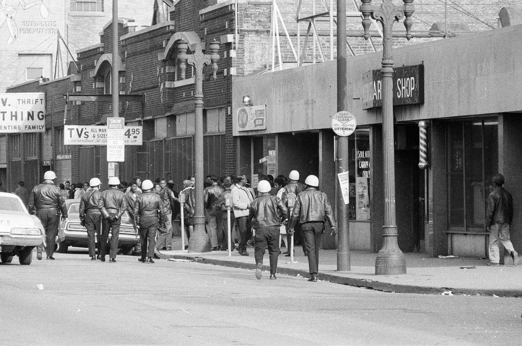 Rioting in West Garfield Park - Chicago Sun-Times