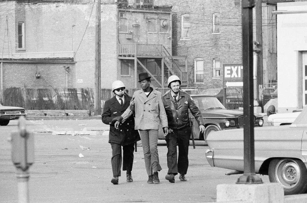 Rioting in West Garfield Park - Chicago Sun-Times