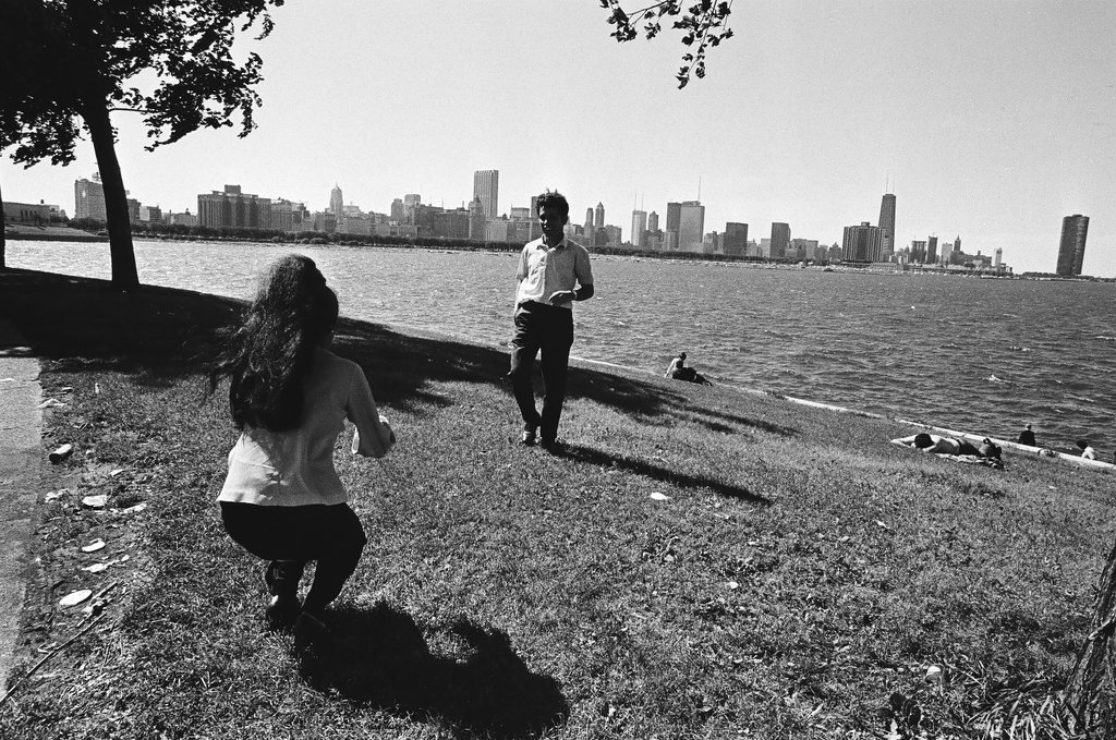 People enjoy a sunny day near Lake Michigan - Perry C. Riddle for Chicago Sun-Times