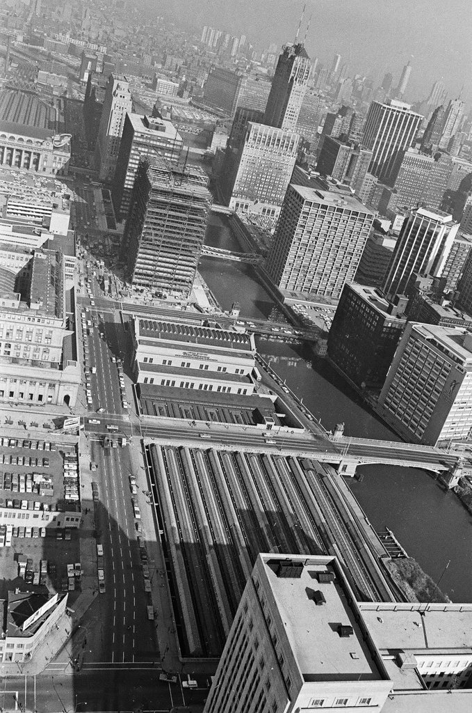 Aerial view of building under construction near Union Station - Howard Lyon for Chicago Sun-Times