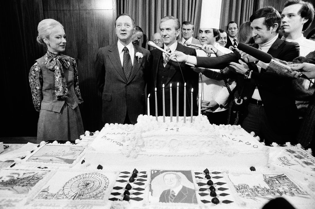 Mayor Bilandic celebrates Chicago's 141st birthday - Martha Hartnett for Chicago Sun-Times