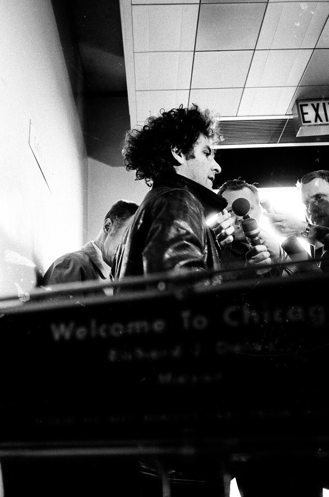 Abbie Hoffman arrives at O'Hare - Larry Graff for Chicago Sun-Times