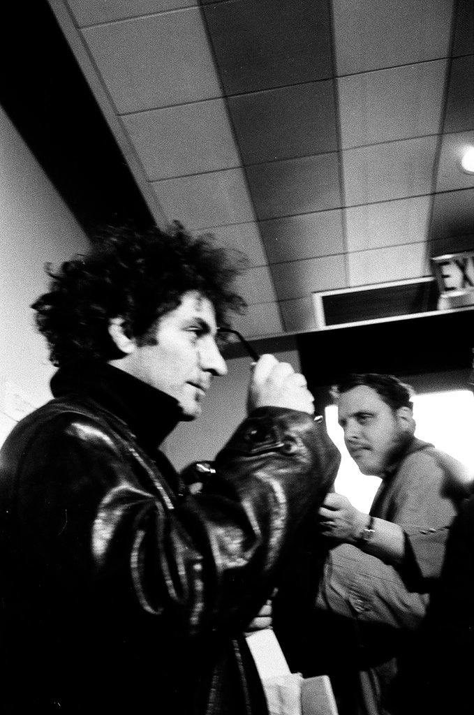 Abbie Hoffman arrives at O'Hare - Larry Graff for Chicago Sun-Times