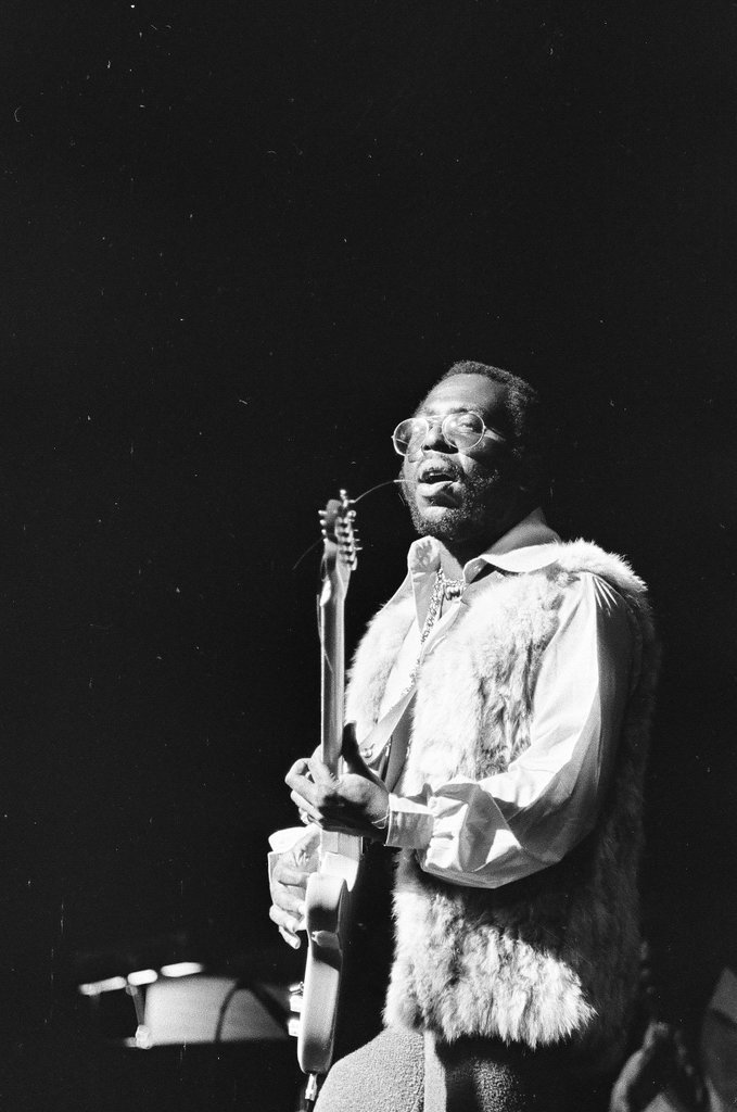 Curtis Mayfield on stage - Bob (Robert) Black for Chicago Sun-Times