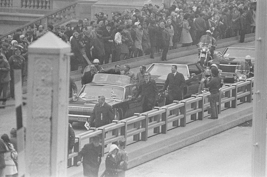 Parade in the Loop in honor of Apollo 15 astronauts - M. Leon Lopez for Chicago Sun-Times