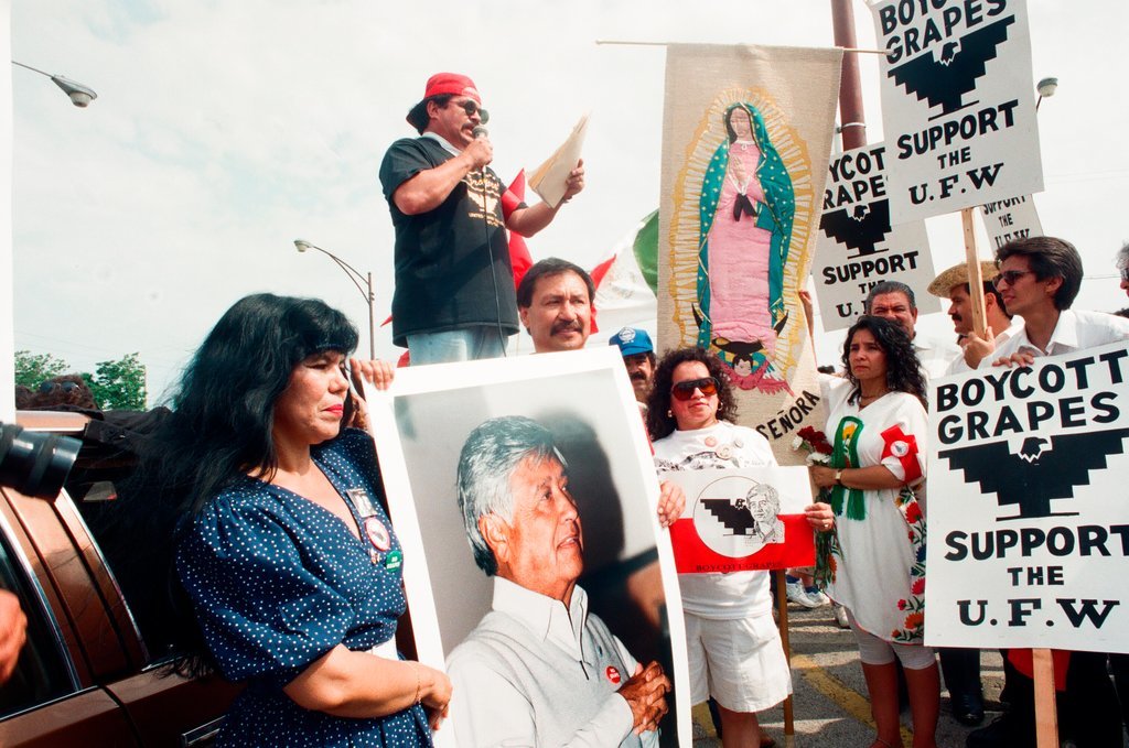 Boycott grapes rally and march in Pilsen - Ellen Domke for Chicago Sun-Times