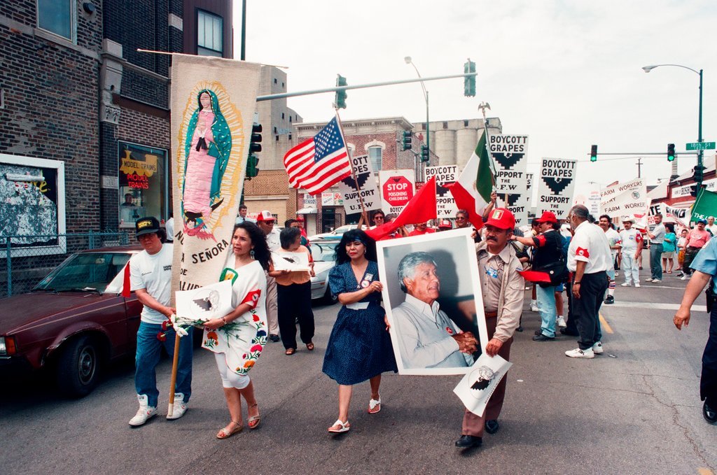 Boycott grapes rally and march in Pilsen - Ellen Domke for Chicago Sun-Times
