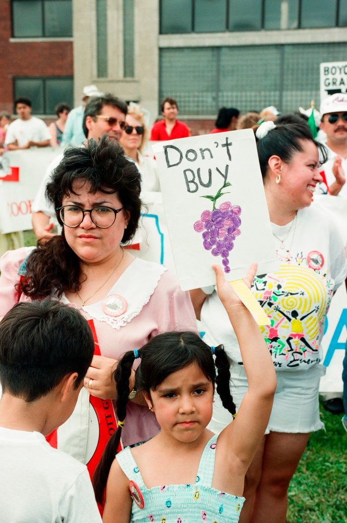 Boycott grapes rally and march in Pilsen - Ellen Domke for Chicago Sun-Times
