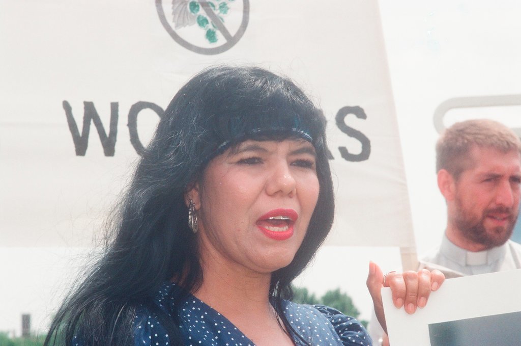 Boycott grapes rally and march in Pilsen - Ellen Domke for Chicago Sun-Times
