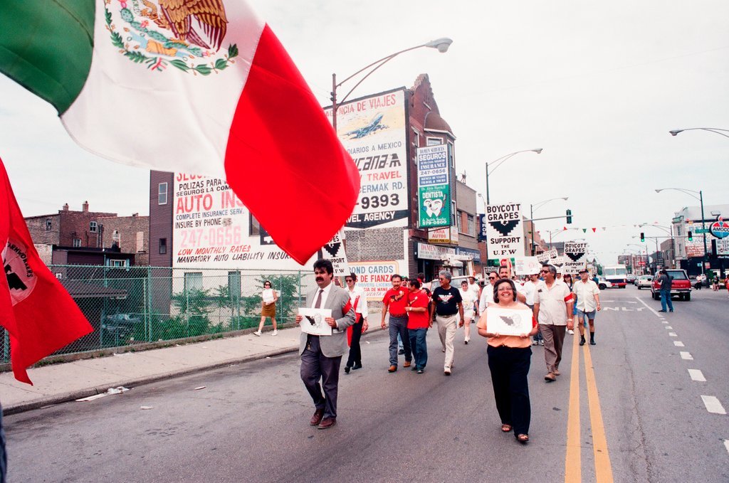 Boycott grapes rally and march in Pilsen - Ellen Domke for Chicago Sun-Times