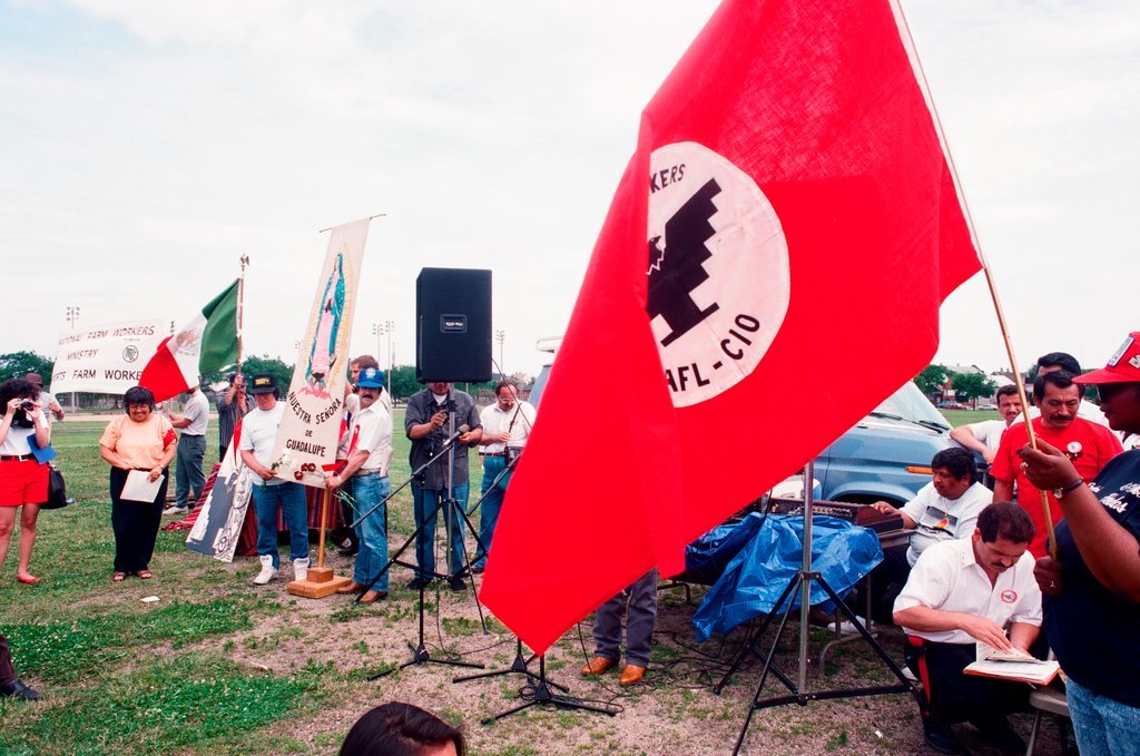 Boycott grapes rally and march in Pilsen - Ellen Domke for Chicago Sun-Times