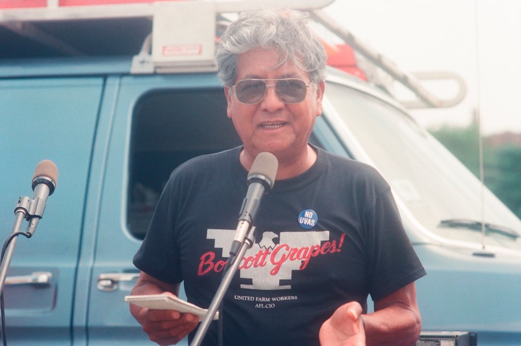 Boycott grapes rally and march in Pilsen - Ellen Domke for Chicago Sun-Times