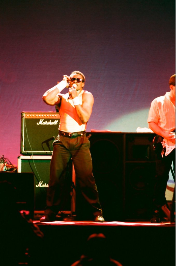 Walter Payton plays drums at UIC Pavilion - Barry Jarvinen for Chicago Sun-Times
