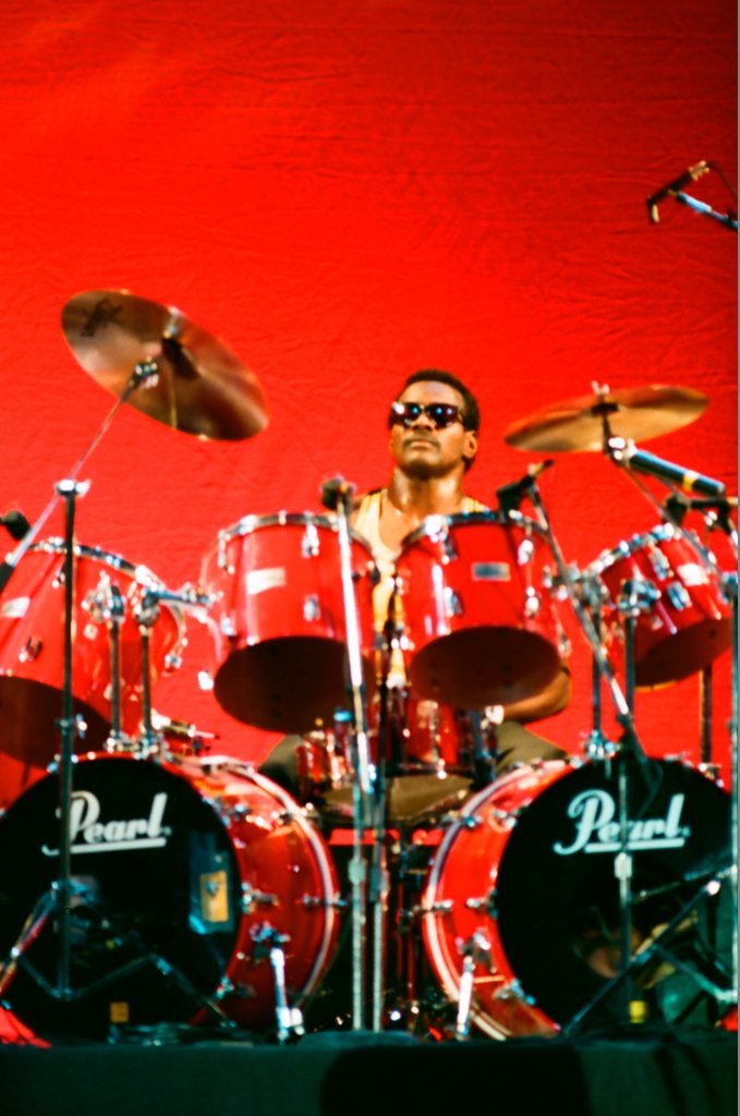 Walter Payton plays drums at UIC Pavilion - Barry Jarvinen for Chicago Sun-Times