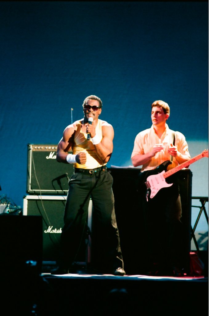 Walter Payton plays drums at UIC Pavilion - Barry Jarvinen for Chicago Sun-Times