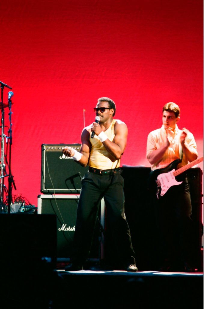 Walter Payton plays drums at UIC Pavilion - Barry Jarvinen for Chicago Sun-Times