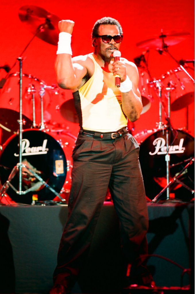 Walter Payton plays drums at UIC Pavilion - Barry Jarvinen for Chicago Sun-Times