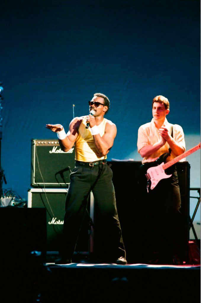 Walter Payton plays drums at UIC Pavilion - Barry Jarvinen for Chicago Sun-Times
