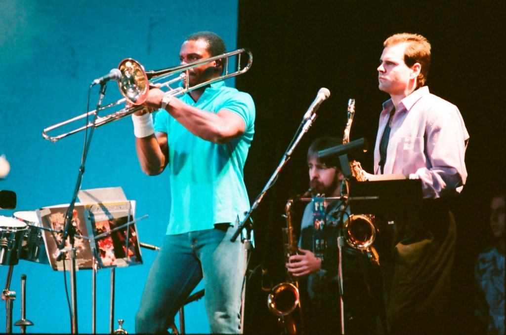 Walter Payton plays drums at UIC Pavilion - Barry Jarvinen for Chicago Sun-Times