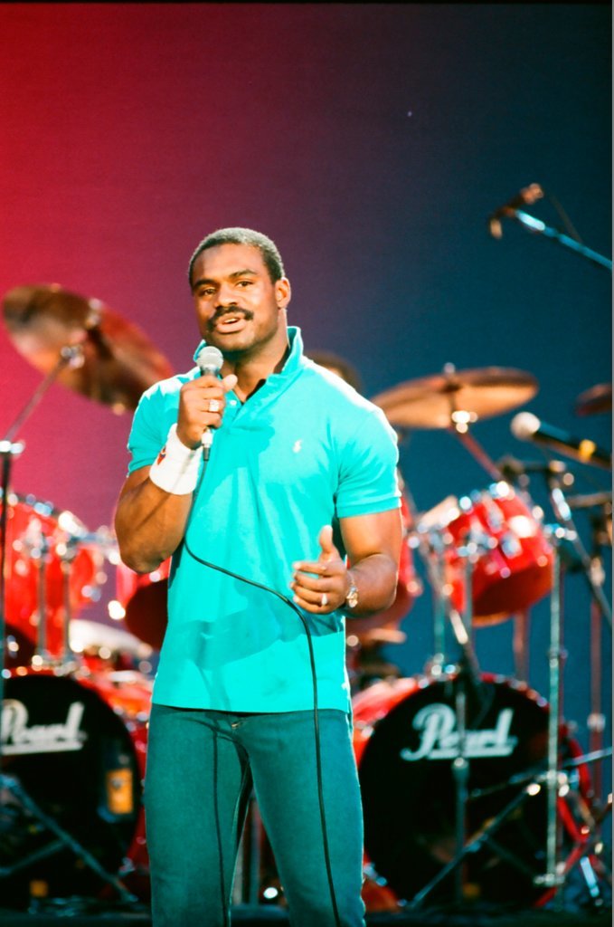 Walter Payton plays drums at UIC Pavilion - Barry Jarvinen for Chicago Sun-Times