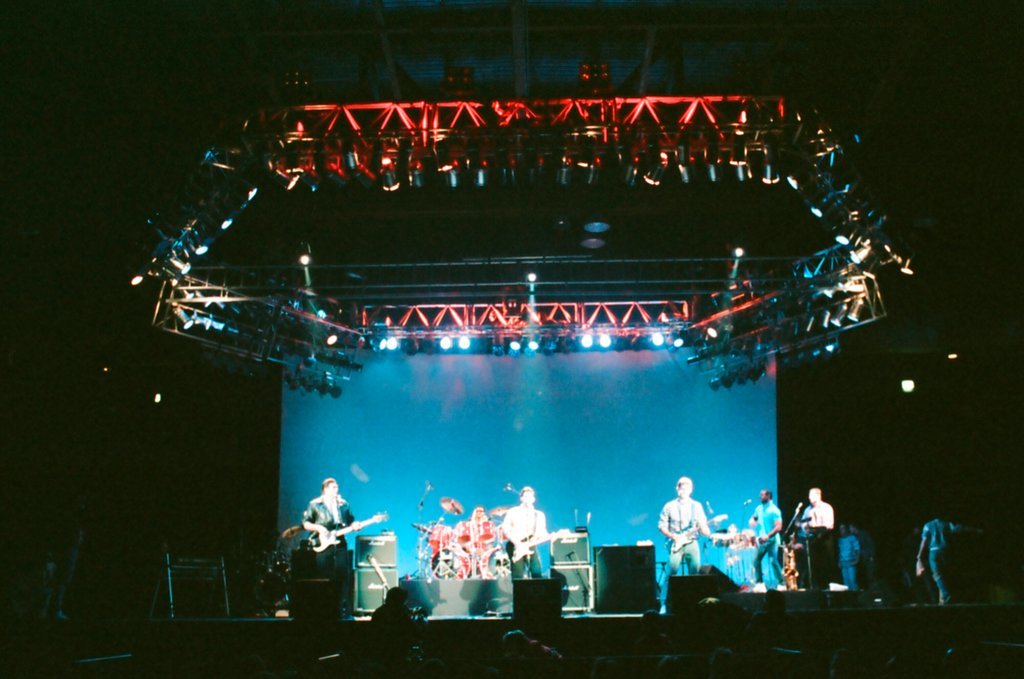 Walter Payton plays drums at UIC Pavilion - Barry Jarvinen for Chicago Sun-Times