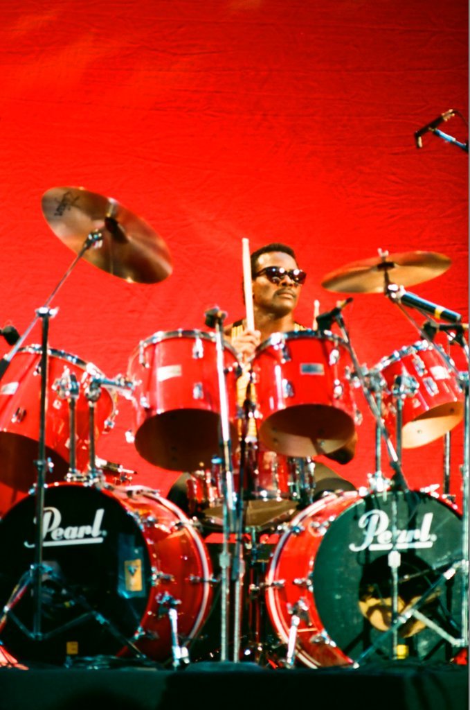 Walter Payton plays drums at UIC Pavilion - Barry Jarvinen for Chicago Sun-Times