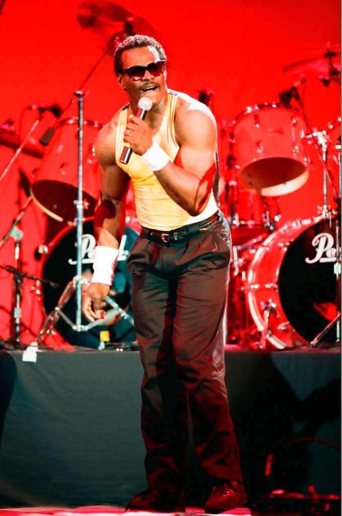Walter Payton plays drums at UIC Pavilion - Barry Jarvinen for Chicago Sun-Times