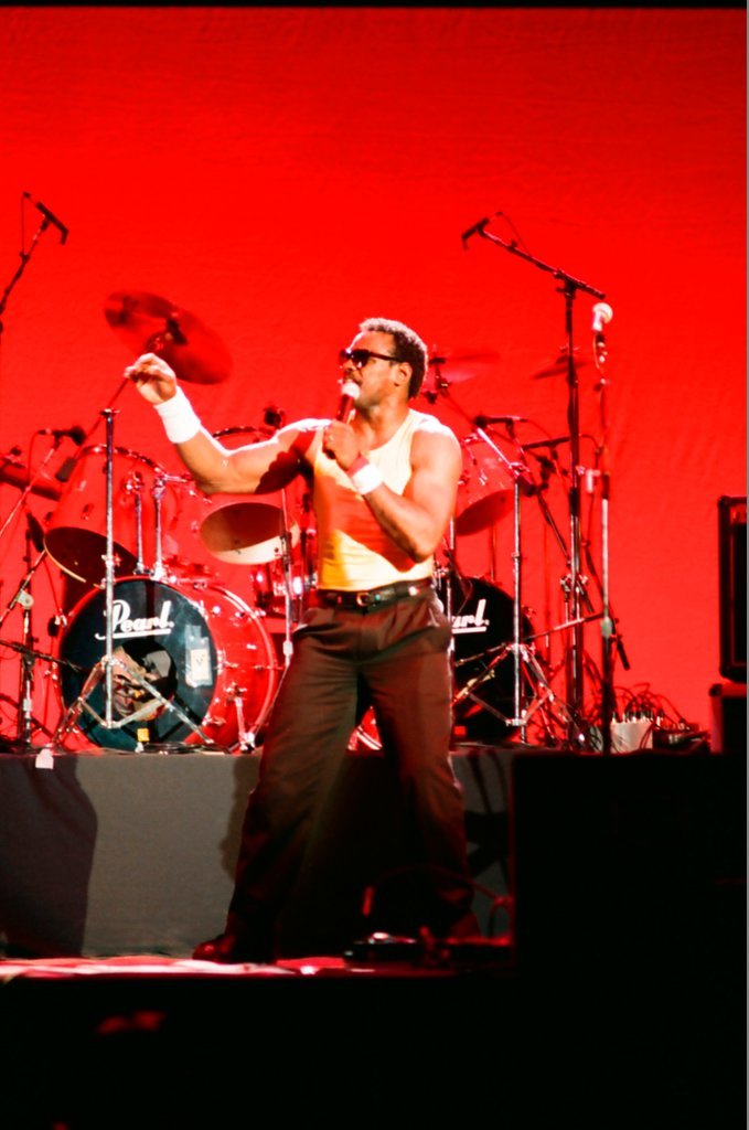 Walter Payton plays drums at UIC Pavilion - Barry Jarvinen for Chicago Sun-Times