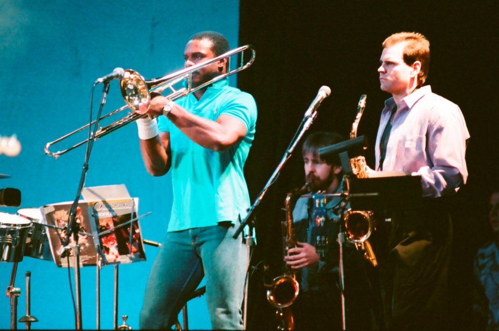 Walter Payton plays drums at UIC Pavilion - Barry Jarvinen for Chicago Sun-Times