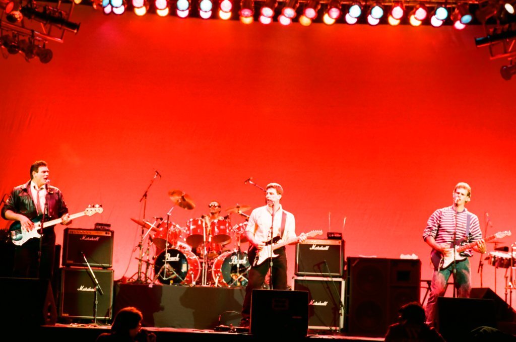Walter Payton plays drums at UIC Pavilion - Barry Jarvinen for Chicago Sun-Times